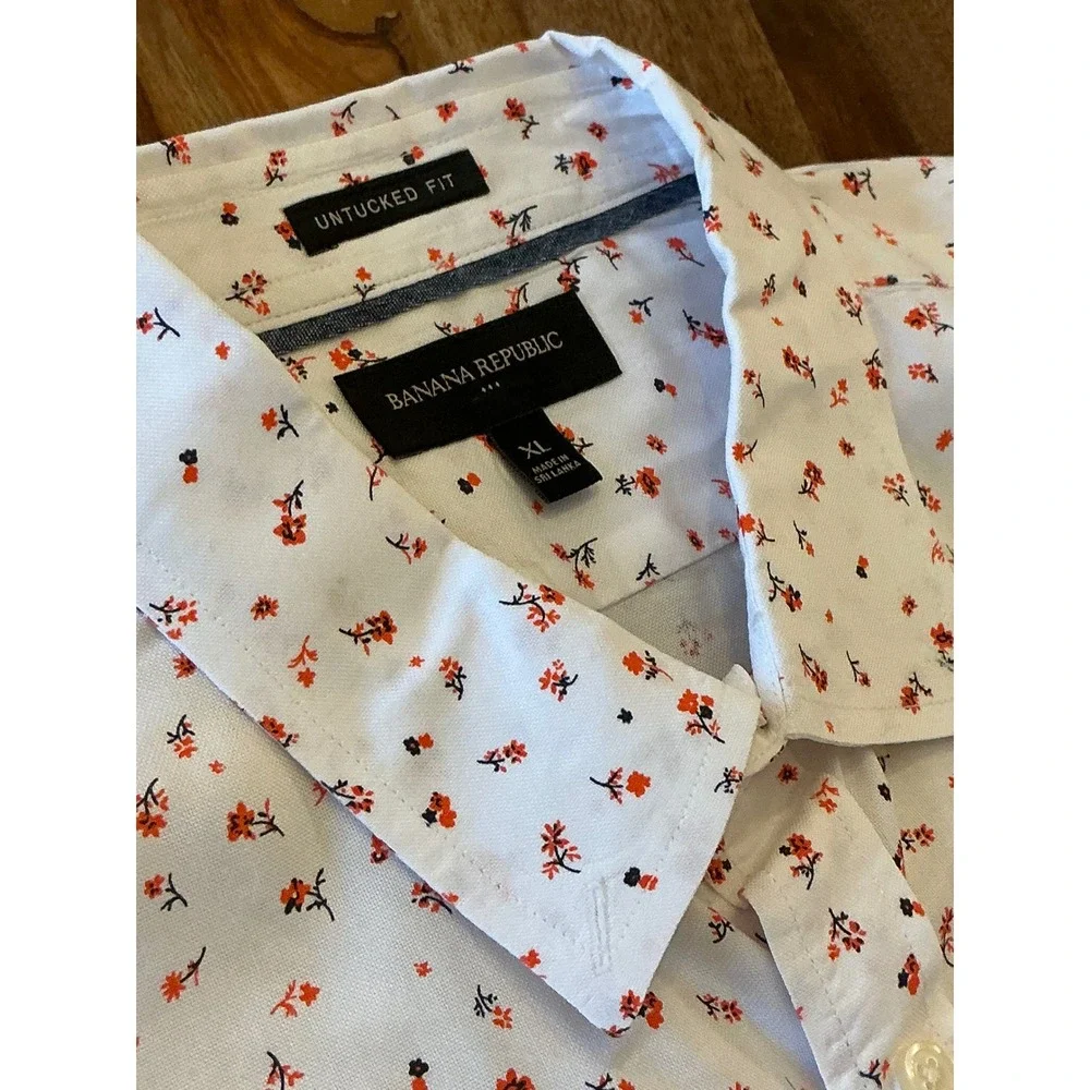 Banana Republic Mens XL Untucked Fit White Red Floral Cotton Button Down Shirt